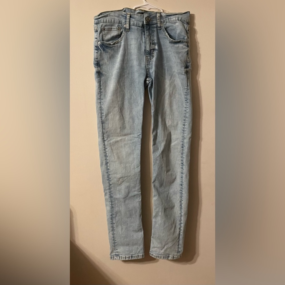Almost brand new. Only worn once for a brief period of time. No flaws.